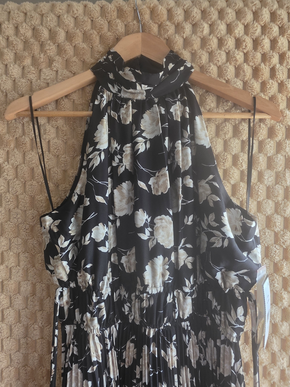 Taylor NWT Floral Halter Pleated Maxi Dress Black Truffle Tassels Size 4